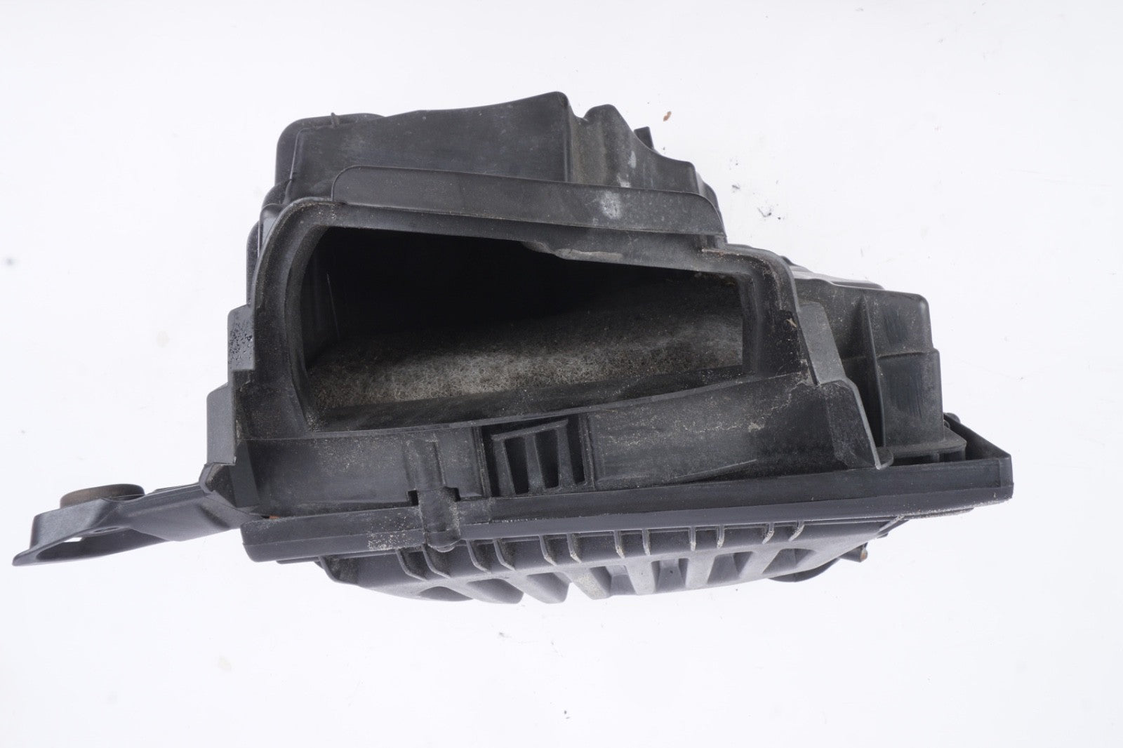 2016 - 2019 BMW X1 X2 2.0L ENGINE AIR CLEANER INTAKE W/ FILTER HOUSING BOX OEM