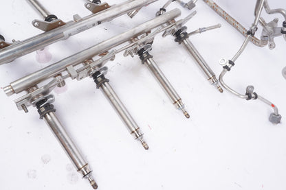 2012 - 2013 Mercedes W221 S550 CL550 Fuel Injection Rail Line w/ Injectors SET