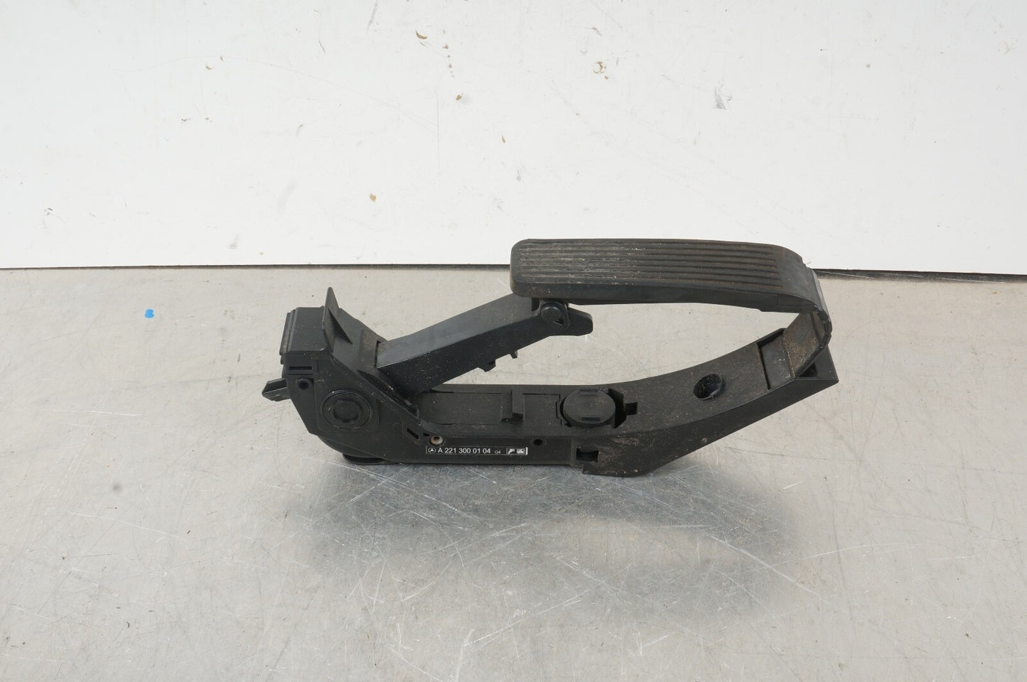 07-13 Mercedes W221 S550 S63 CL550 CL600 Gas Accelerator Pedal 2213000104 OEM