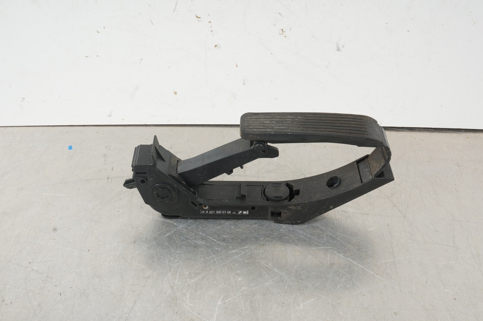 07-13 Mercedes W221 S550 S63 CL550 CL600 Gas Accelerator Pedal 2213000104 OEM