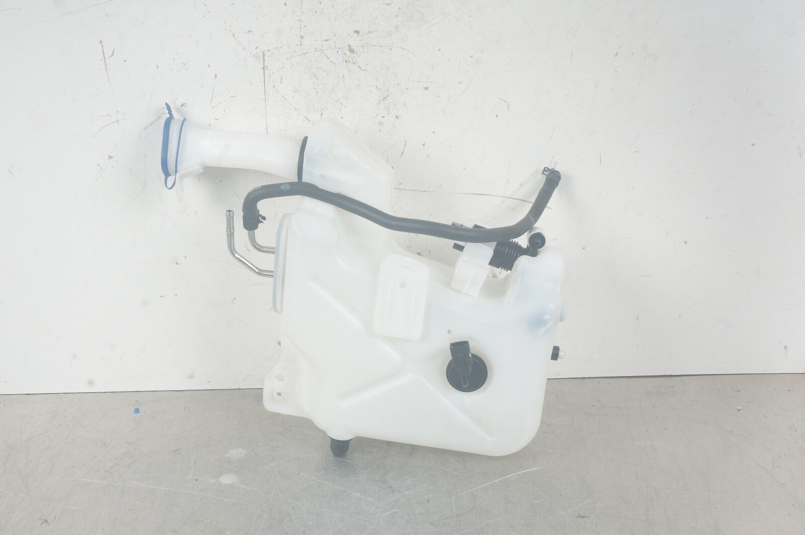 2017 - 2020 MERCEDES R231 SL550 SL450 WINDSHIELD WASHER FLUID TANK RESERVOIR OEM