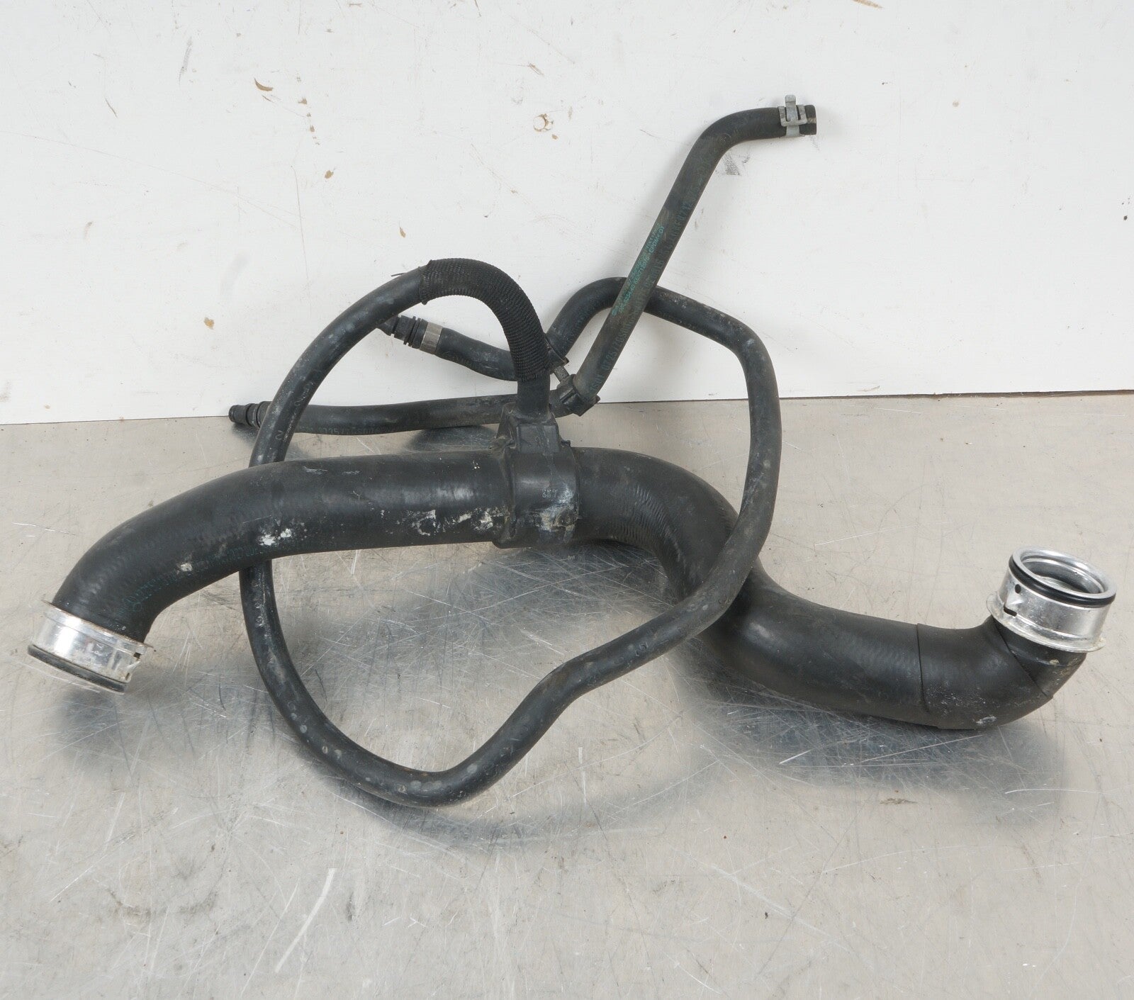 2007-2011 MERCEDES BENZ S550 CL550 ENGINE RADIATOR COOLING COOLANT HOSE PIPE OEM