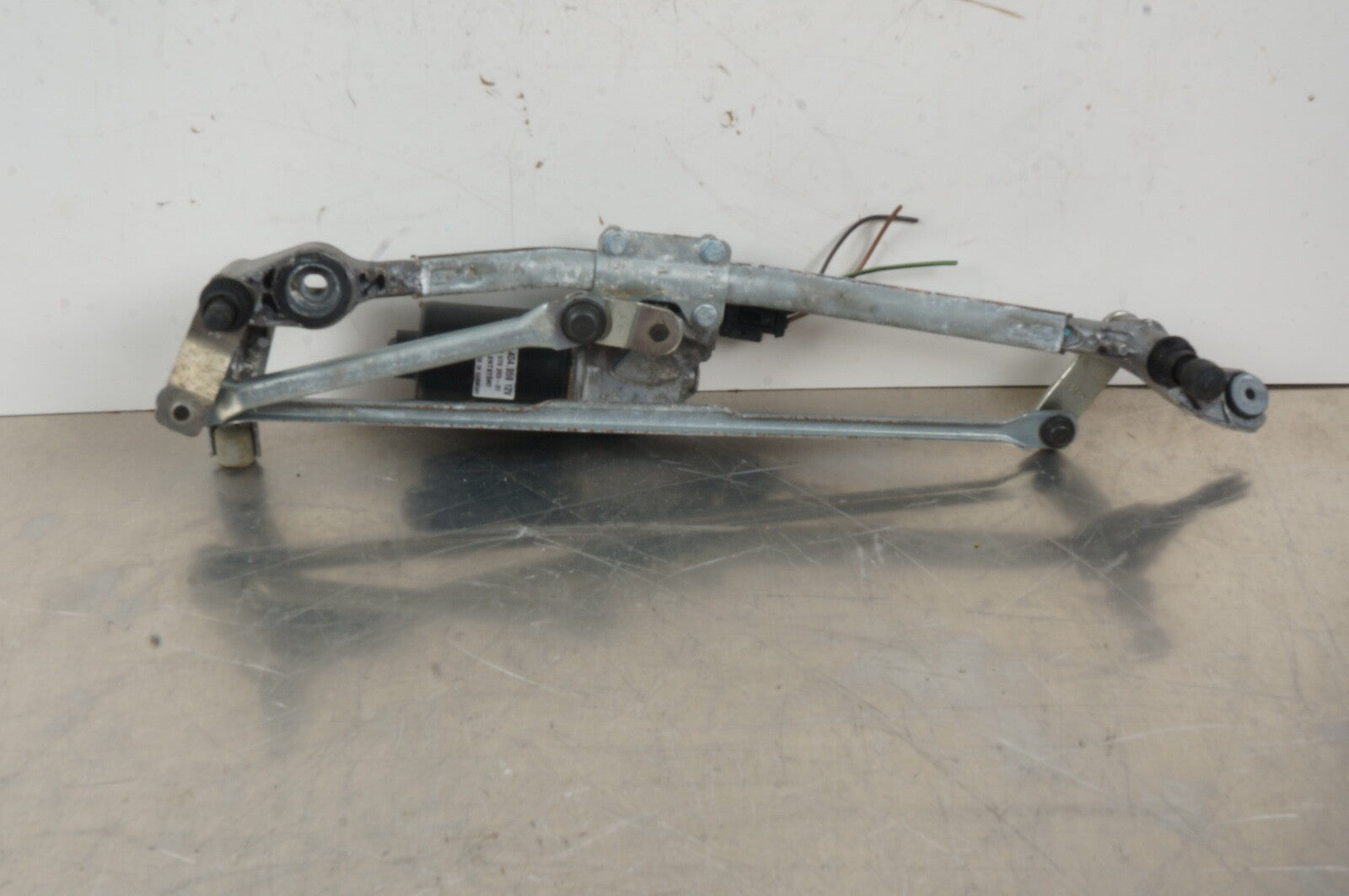 2007-2013 BMW E90 E92 E93 328i 335i WINDSHIELD WIPER ARM MOTOR FRONT 6978263
