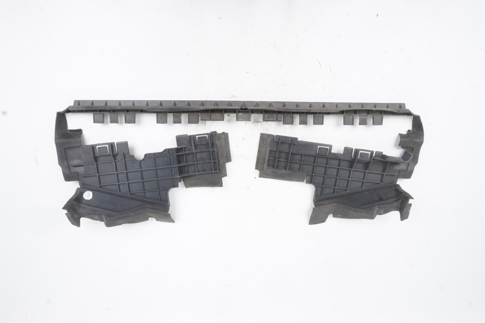 10-17 Mercedes W207 E350 E400 Radiator Support Baffle Air Duct 2075052530 OEM