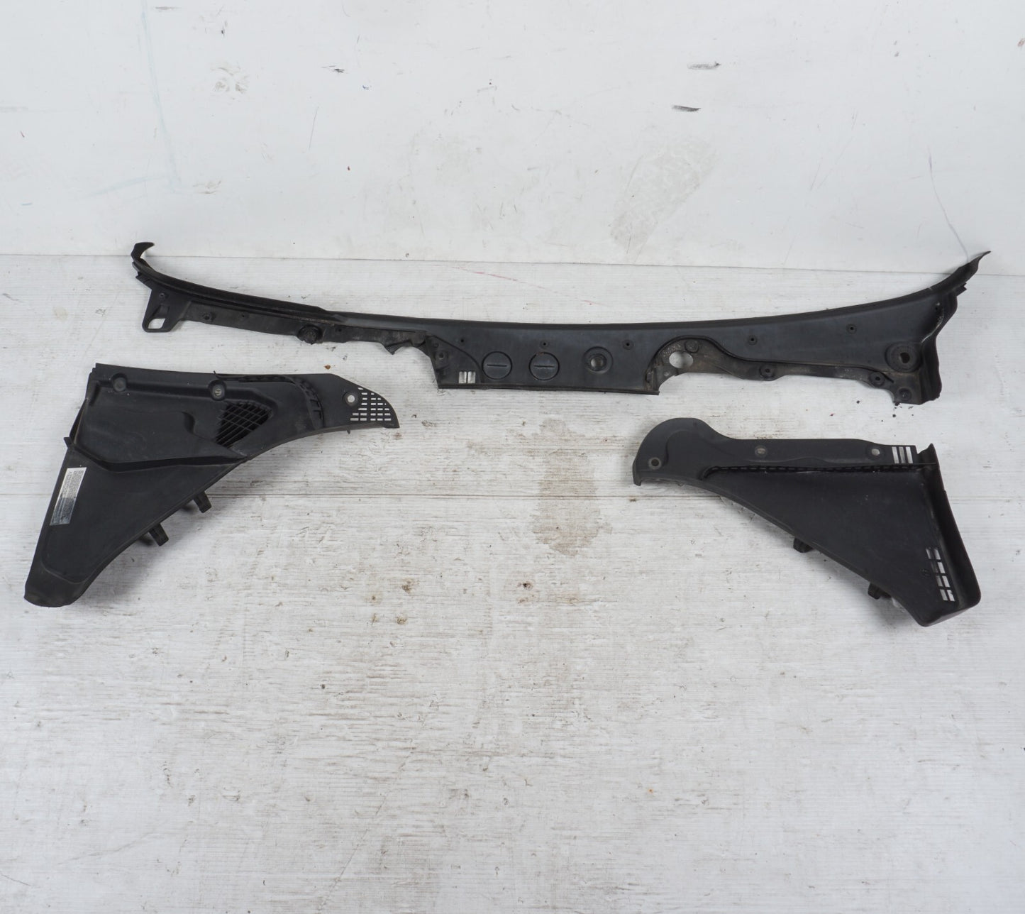 13-18 BMW 650i 640i Grand Coupe Front Windshield Wiper Cowl Cover Trim Panel OEM