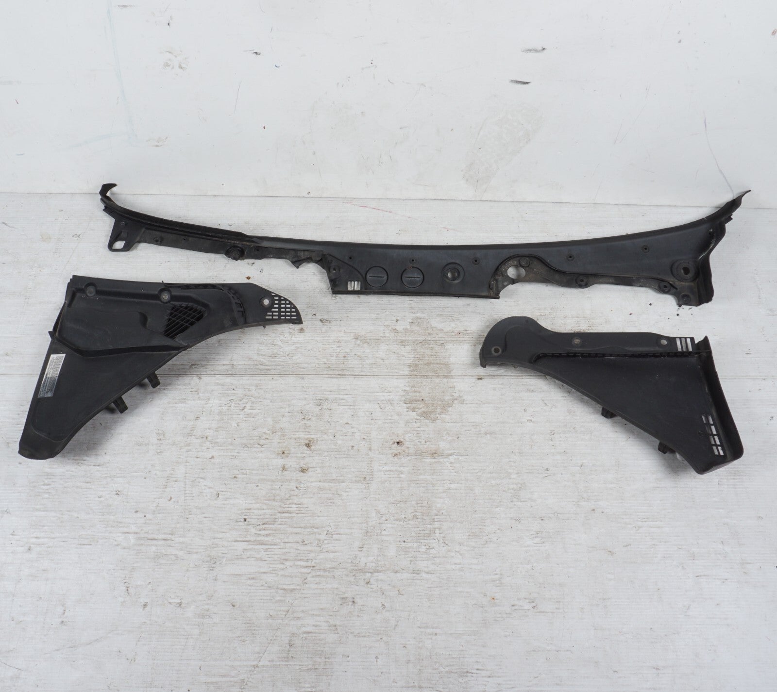 13-18 BMW 650i 640i Grand Coupe Front Windshield Wiper Cowl Cover Trim Panel OEM