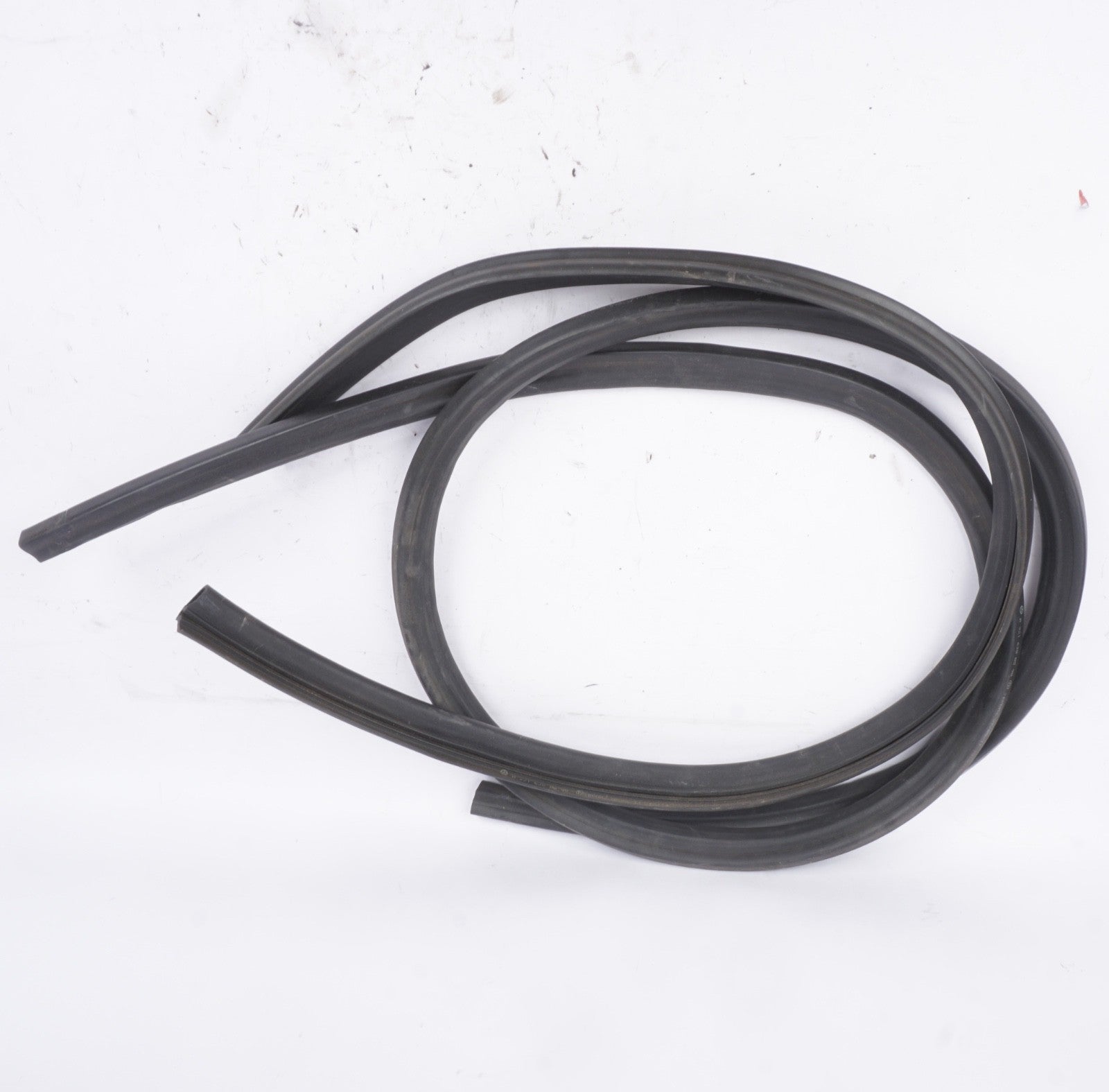 2007 - 2013 MERCEDES W221 S550 HOOD BONNET SEAL RUBBER UNDER OEM