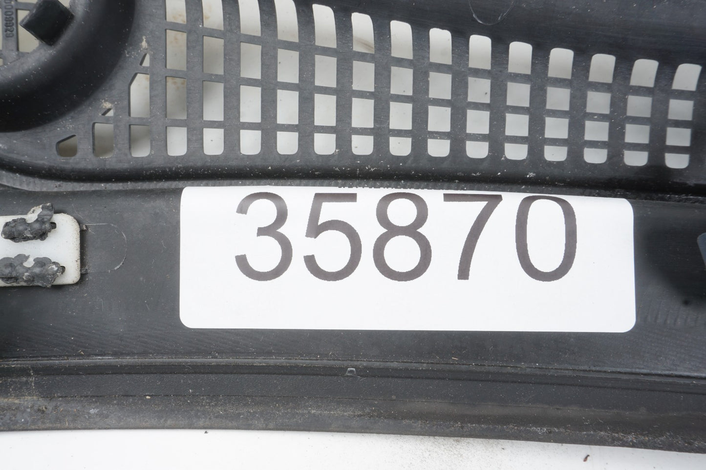 2006 - 2013 VOLVO C70 FRONT WINDSHIELD WIPER COWL GRILLE PANEL COVER TRIM OEM