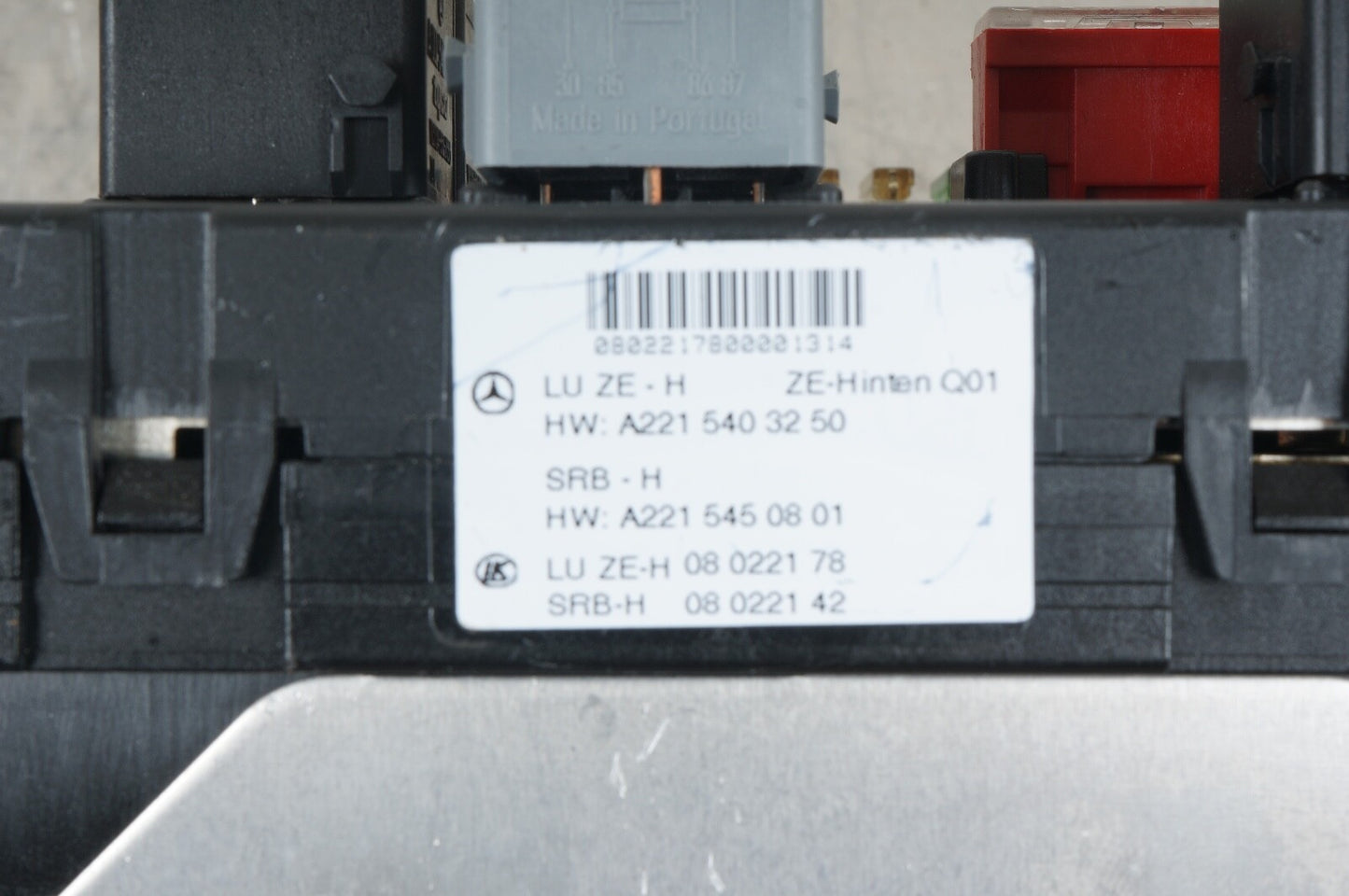 07-09 Mercedes W221 S600 S550 CL550 Rear Trunk Fuse Box Module 2215403862 OEM