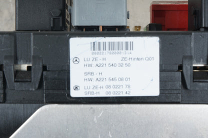07-09 Mercedes W221 S600 S550 CL550 Rear Trunk Fuse Box Module 2215403862 OEM