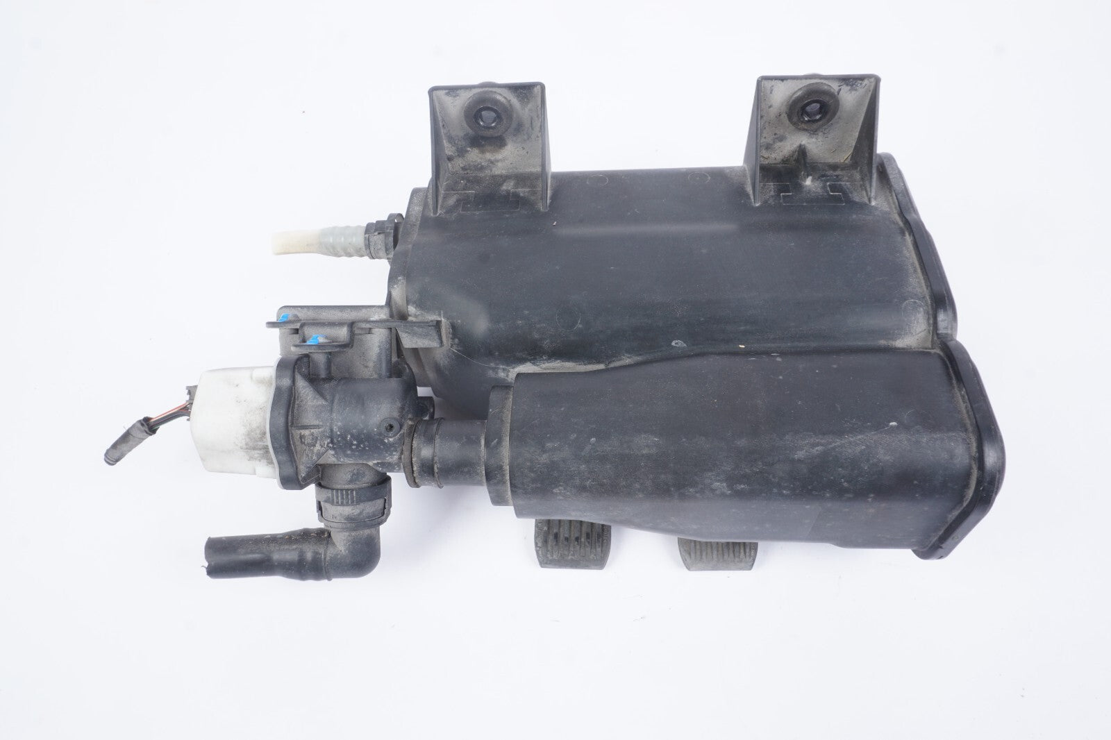 2006 - 2010  BMW 650i E63 E64 Fuel Vapor Charcoal Canister  OEM