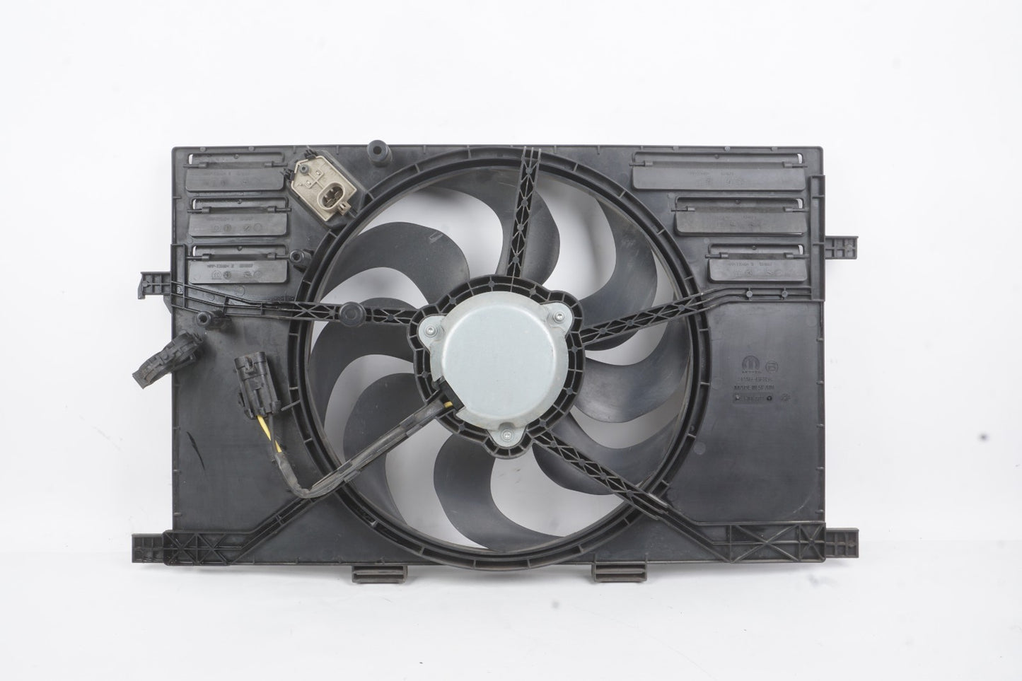 2015-2018 Jeep Renegade 2.4l  Engine Radiator Cooling Fan Motor Assembly OEM