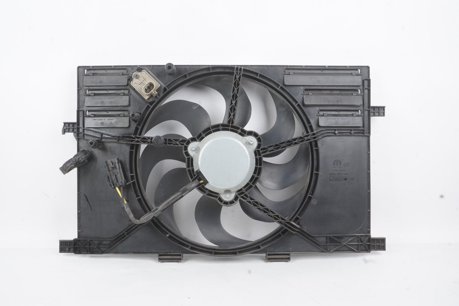 2015-2018 Jeep Renegade 2.4l  Engine Radiator Cooling Fan Motor Assembly OEM