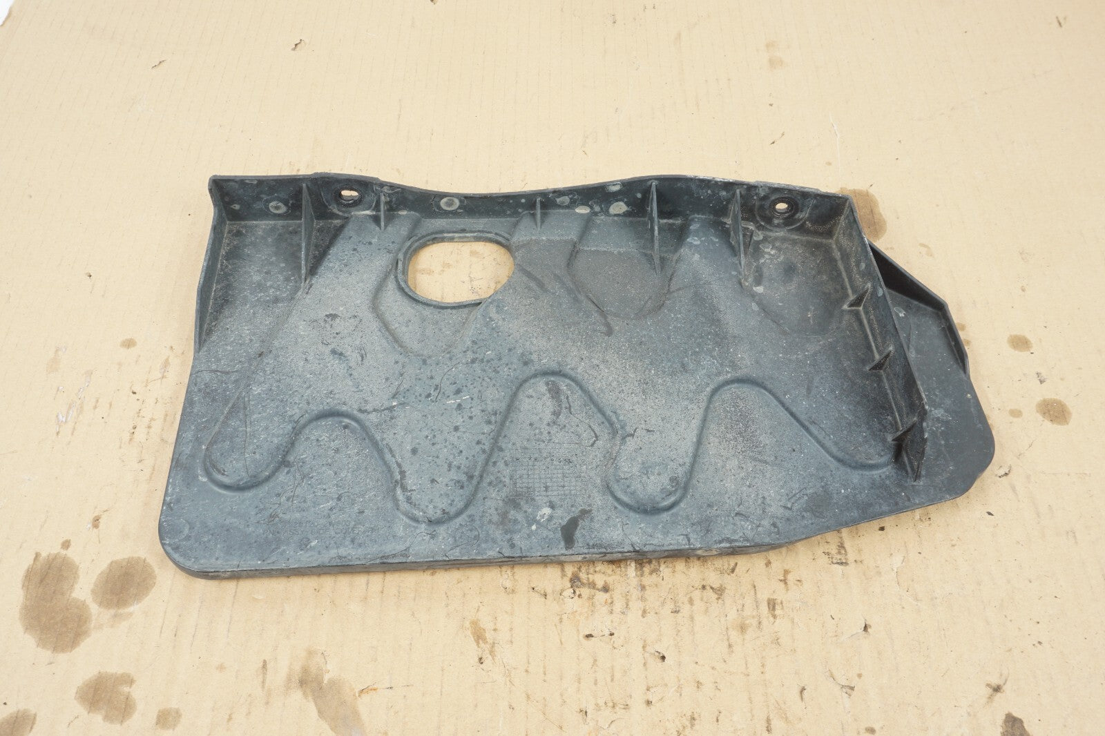 2013-2018 HYUNDAI SANTA FE ENGINE RIGHT SIDE SPLASH SHIELD COVER 29120-2W800 OEM