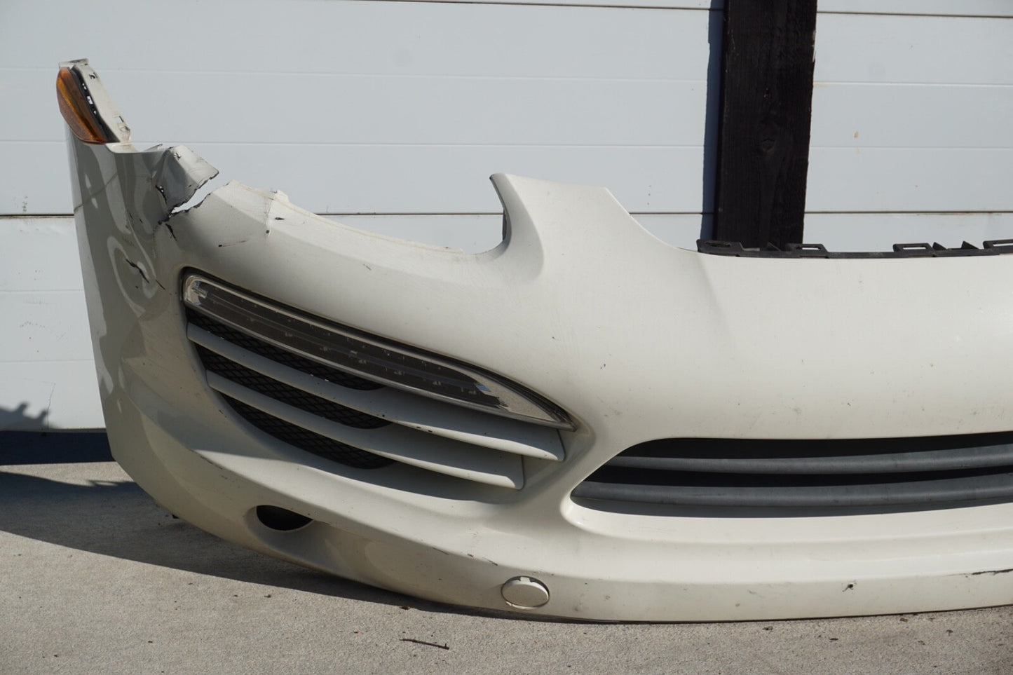 11-14 Porsche Cayenne 958 Front Bumper Cover 95850522131 HAS BAMAGE
