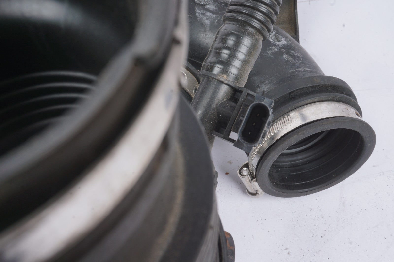 2015 - 2018 Ford Focus 1.0l Intake Duct Hose Pipe OEM