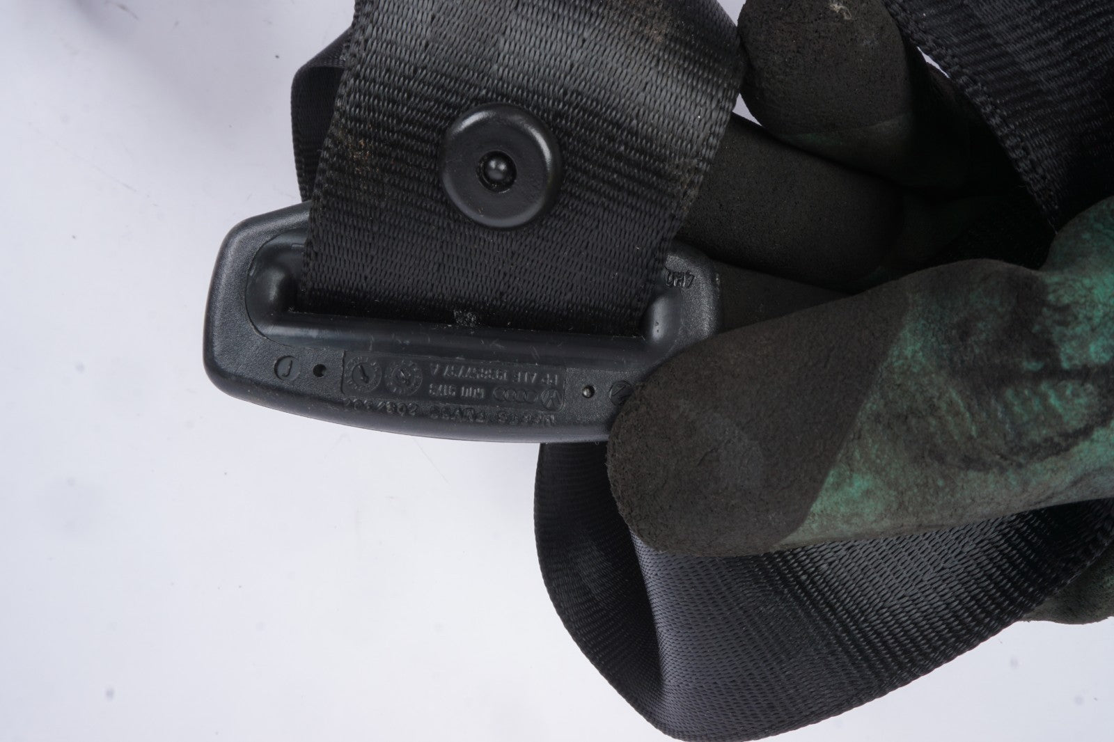 2011 - 2018 AUDI A8 QUATTRO REAR RIGHT SIDE SEAT BELT OEM