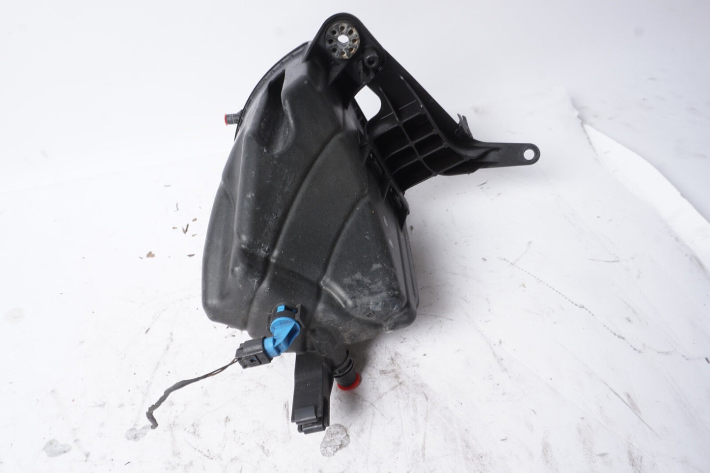 2011-2016 BMW 550i 650i F10 Coolant Reservoir Expansion Tank  7601948 OEM