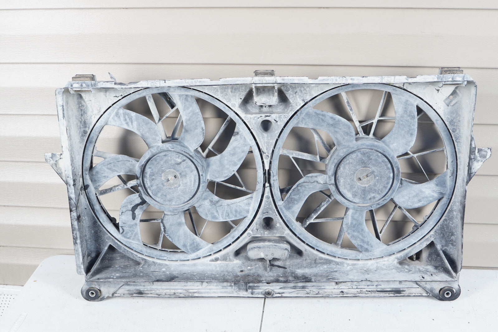 05 06 07 CHEVY SILVERADO ENGINE COOLING FAN W/ SHROUD OEM