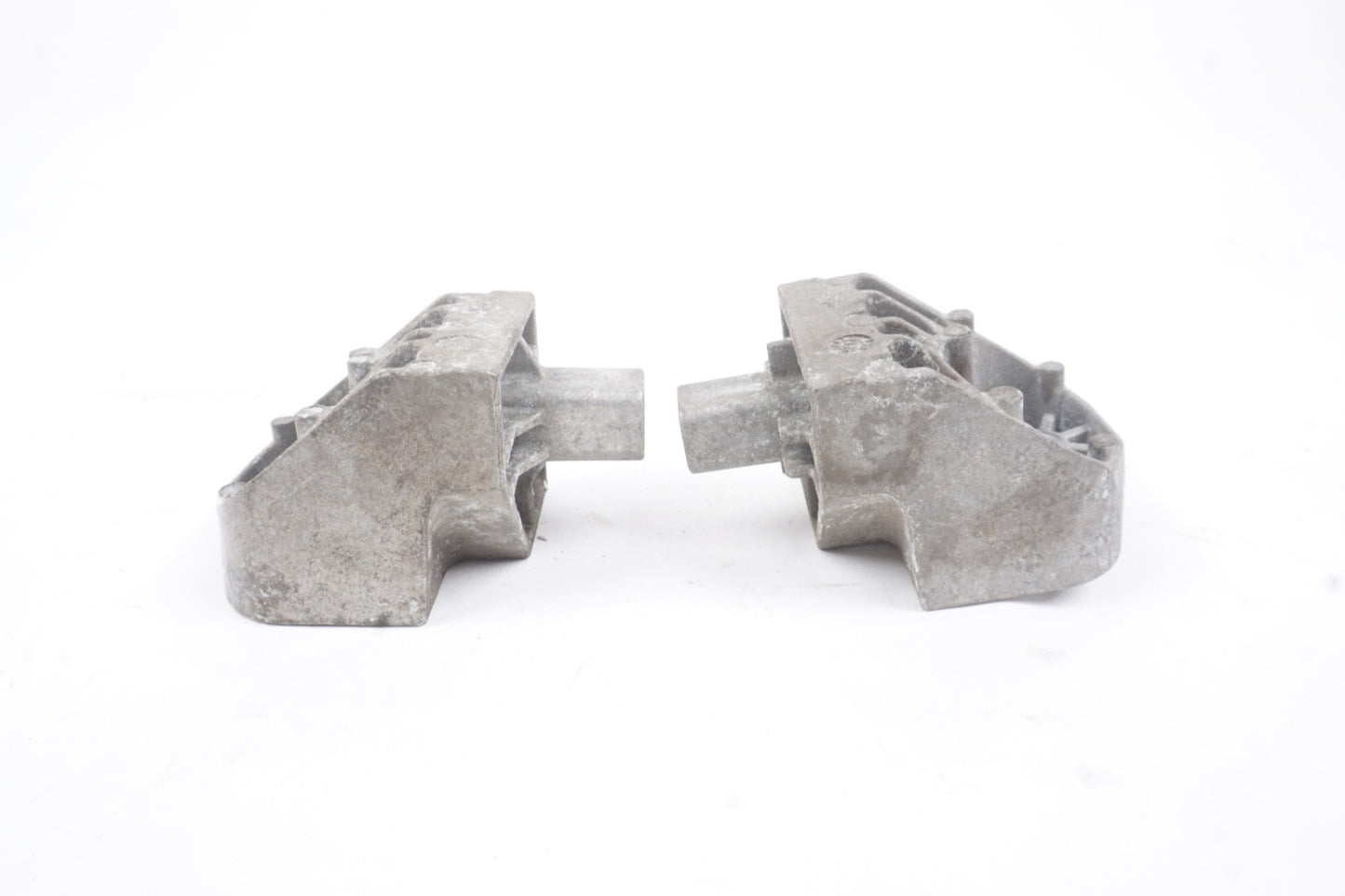 2014 - 2019 Maserati Ghibli Left And Right Radiator Support Mount Bracket Pair