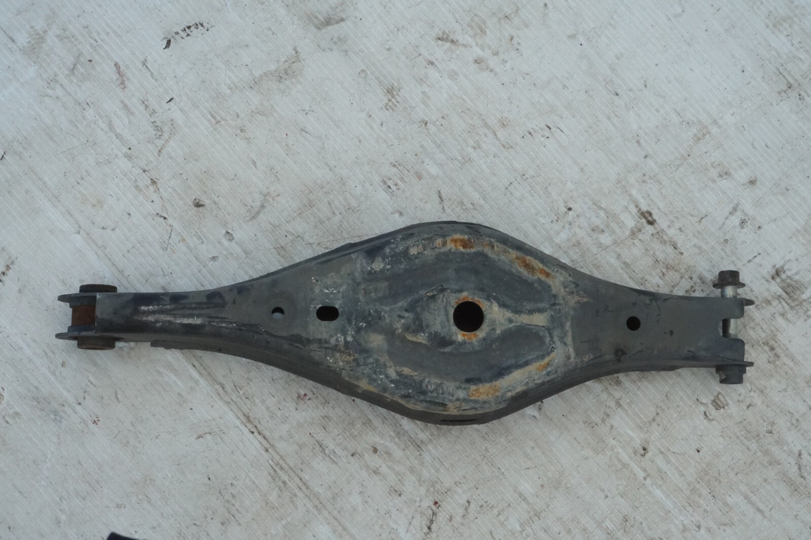 2014 - 2017 HONDA ODYSSEY REAR RIGHT PASSENGER SIDE LOWER CONTROL ARM  OEM