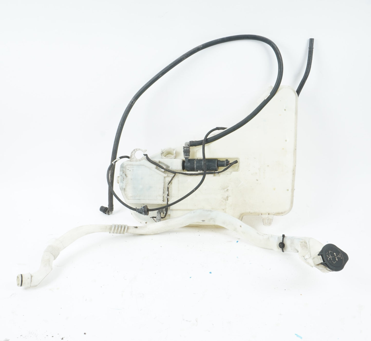 2012 - 2018 BMW 650i WINDSHIELD WIPER WASHER RESERVOIR TANK 7269664 OEM