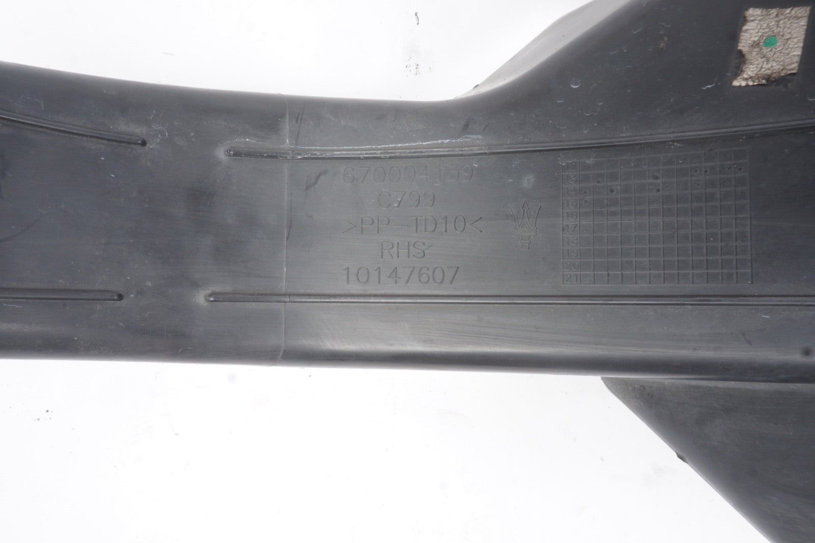 2014 - 2019 Maserati Ghibli Front Right Bumper Cooler Cowl Air Guide Cover OEM