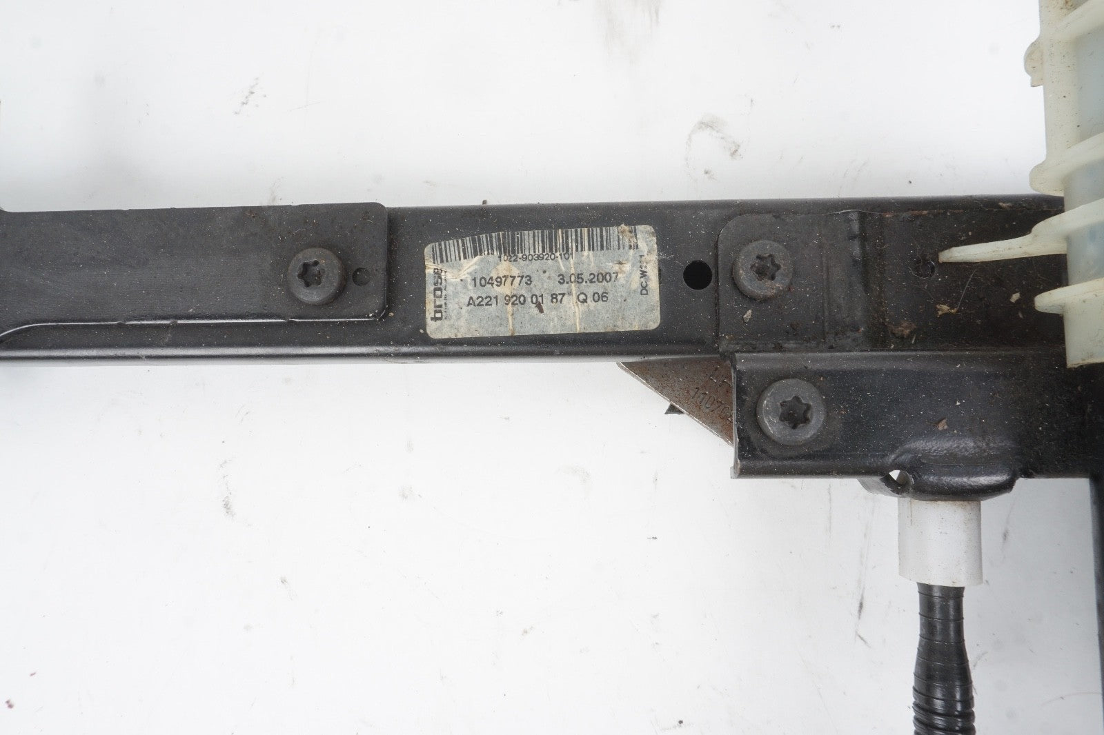 07-13 Mercedes W221 S550 S63 AMG Rear Left or Right Recline Seat Track Frame OEM