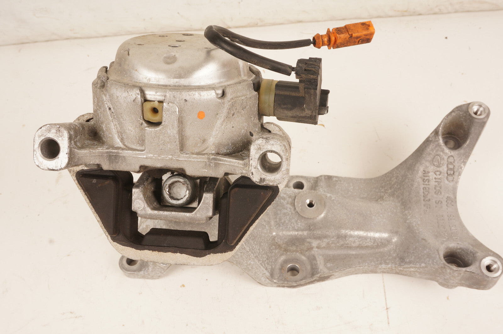 2016-2018 AUDI A7 3.0 ENGINE MOTOR FRONT LEFT SIDE MOUNT SUPPORT 4G0199307H OEM