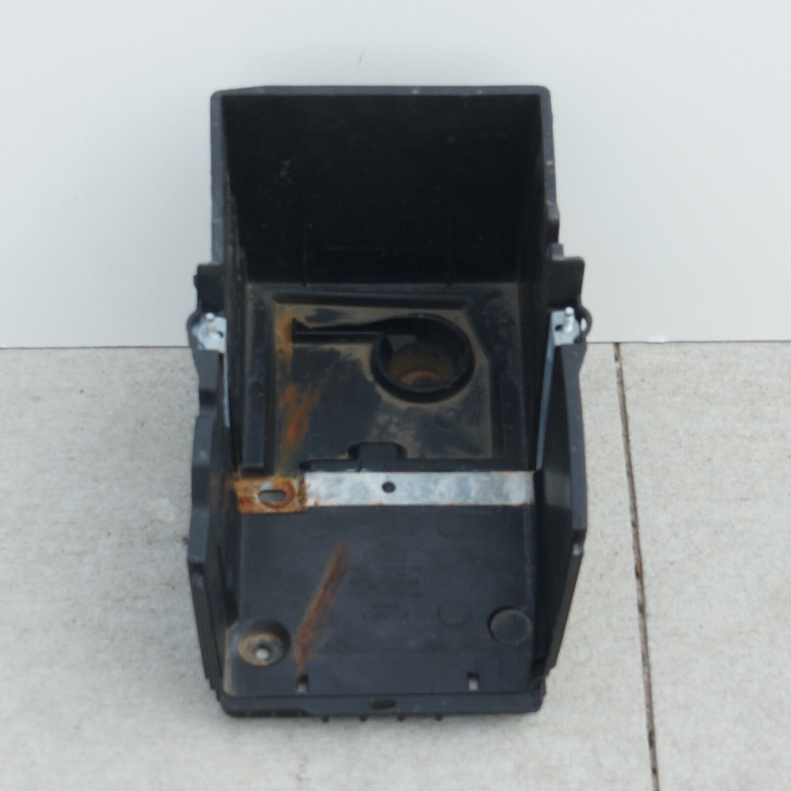 2017 -2019 FORD ESCAPE BATTER TRAY HOLDER HAS DAMAGE OEM AM5110723AD