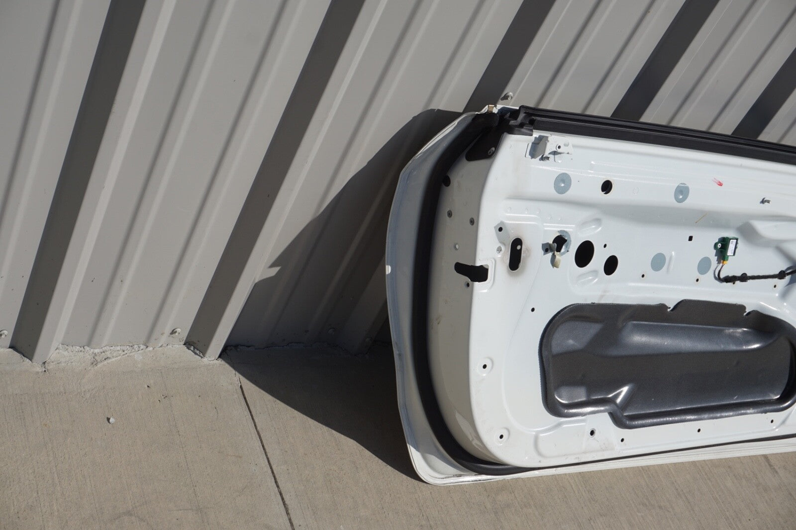 10-16 MERCEDES W207 C207  E350 E550 COUPE FRONT LEFT COMPLETE DOOR SHELL