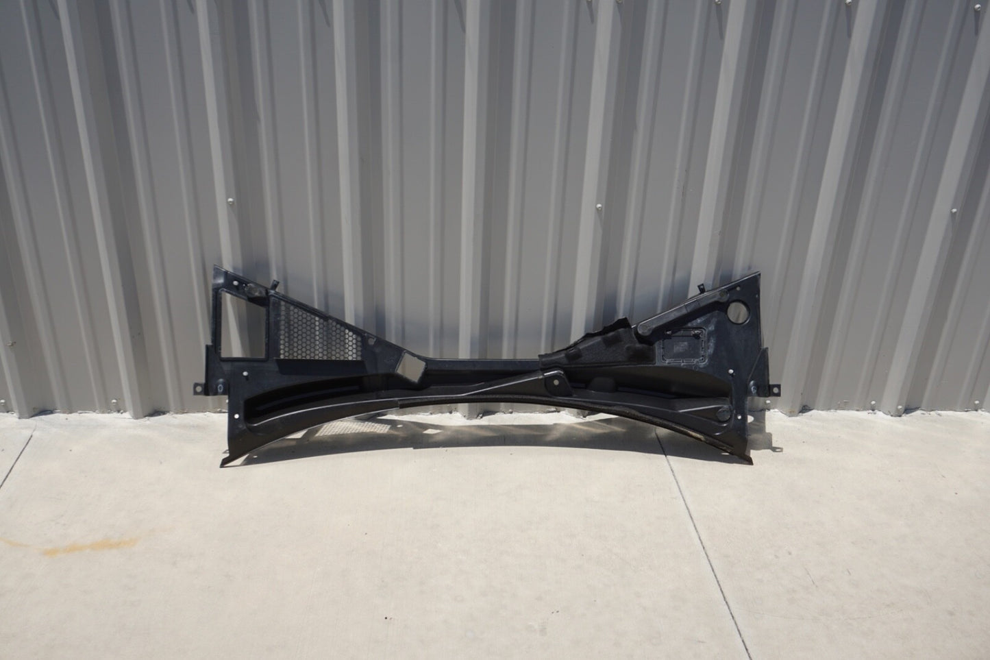 2017-2020 ALFA ROMEO GIULIA WINDSHIELD WIPER COWL PANEL COVER GRILLE OEM