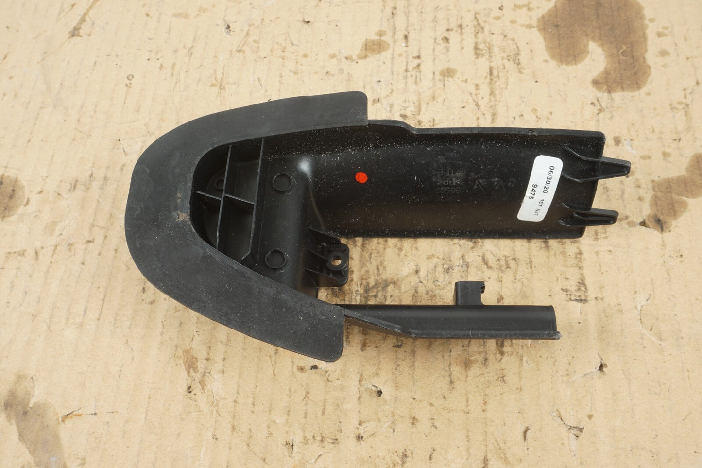 17-20 CHRYSLER PACIFICA FRONT LEFT SIDE SEAT RAIL COVER TRIM 5RT25TRMAB OEM