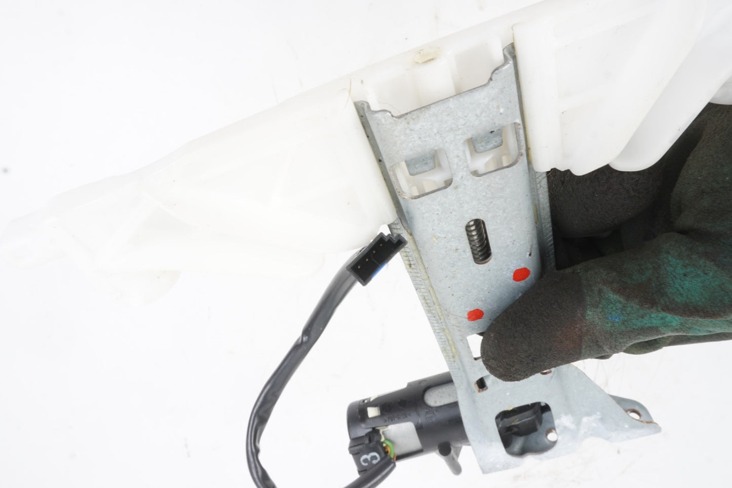 2011 - 2016 BMW 650i F10 FRONT RIGHT SIDE SEAT HEADREST ADJUST MOTOR OEM