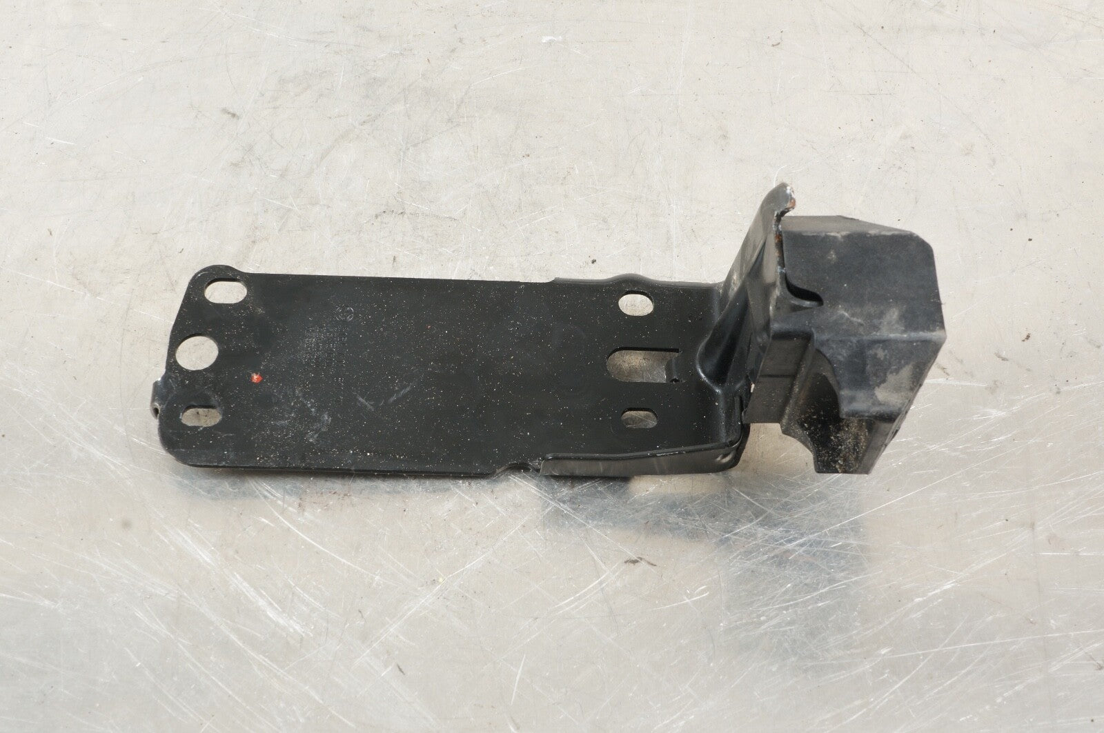 2007-2008 BMW 328XI E92 FRONT DRIVER SIDE RADIATOR MOUNT BRACKET SUPPORT OEM