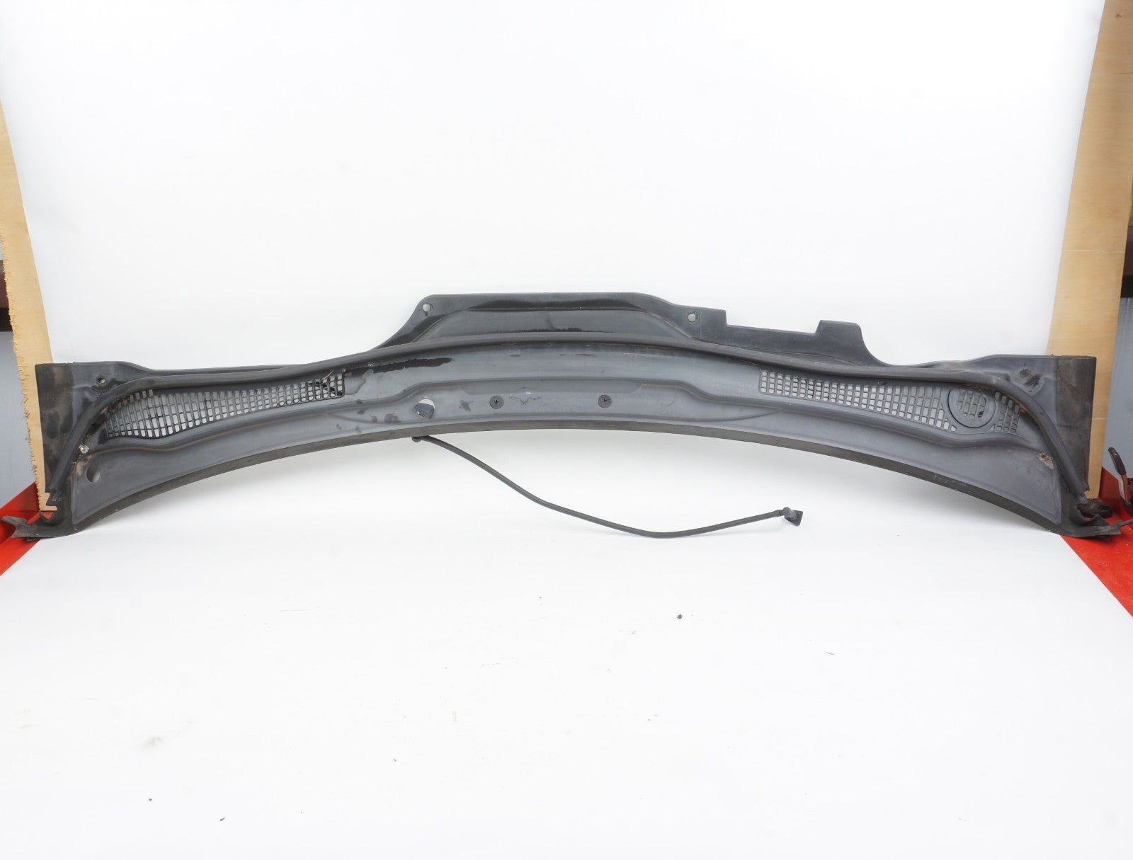 2006 - 2013 VOLVO C70 FRONT WINDSHIELD WIPER COWL GRILLE PANEL COVER TRIM OEM