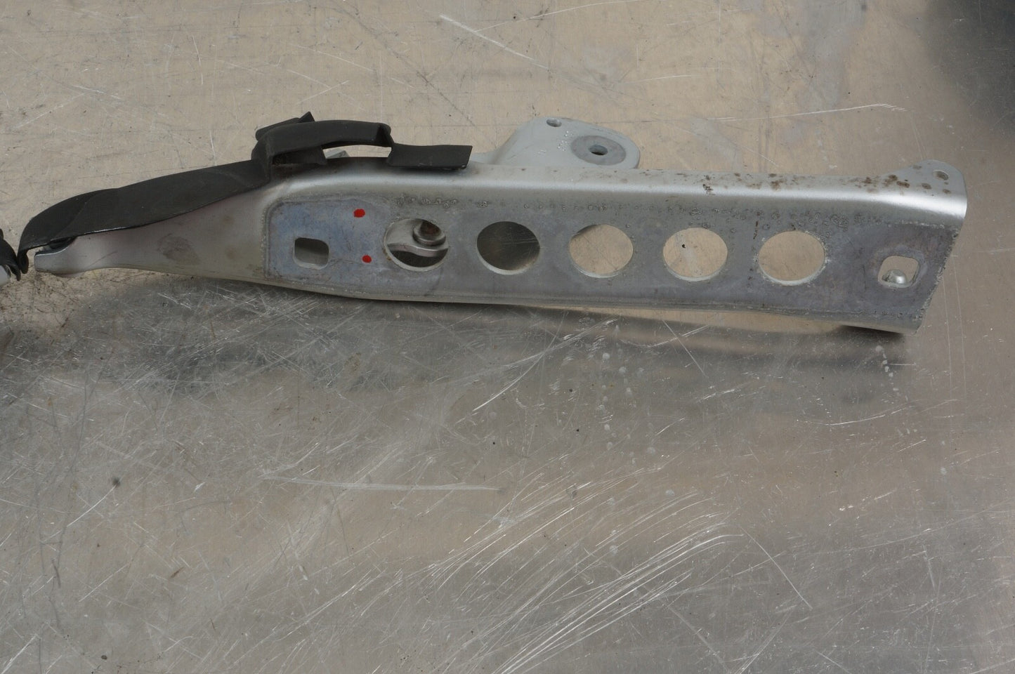 2011 - 2017 AUDI A8L HOOD RIGHT & LEFT HINGE SUPPORT BRACKET OEM