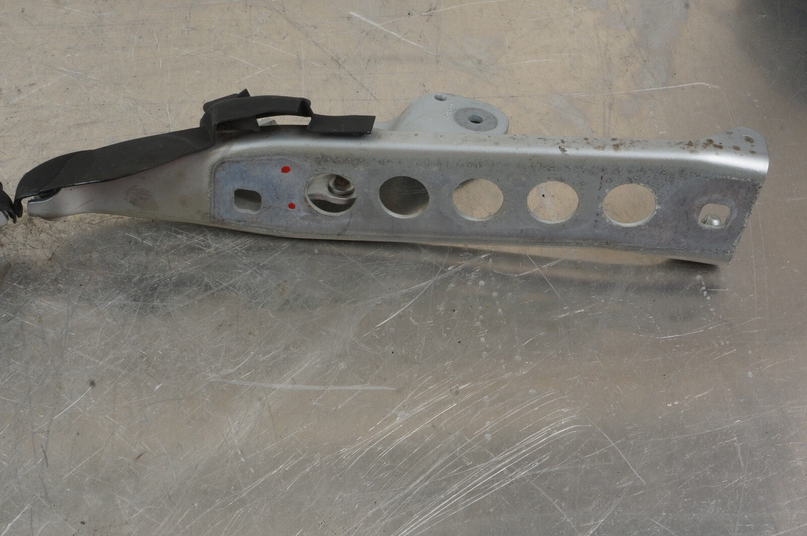 2011 - 2017 AUDI A8L HOOD RIGHT & LEFT HINGE SUPPORT BRACKET OEM
