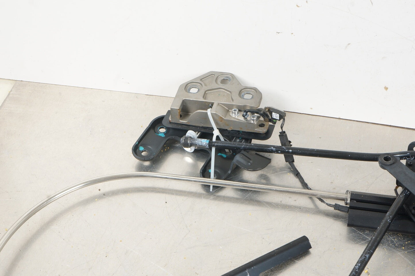 07-13 BMW E93 328I 335i M3 Convertible Top Roof Lift Motor Drive Unit Latch