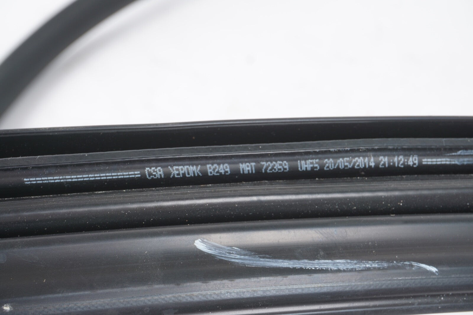 2014 - 2020 MASERATI GHIBLI FRONT RIGHT SIDE DOOR SEAL WEATHERSTRIP OEM