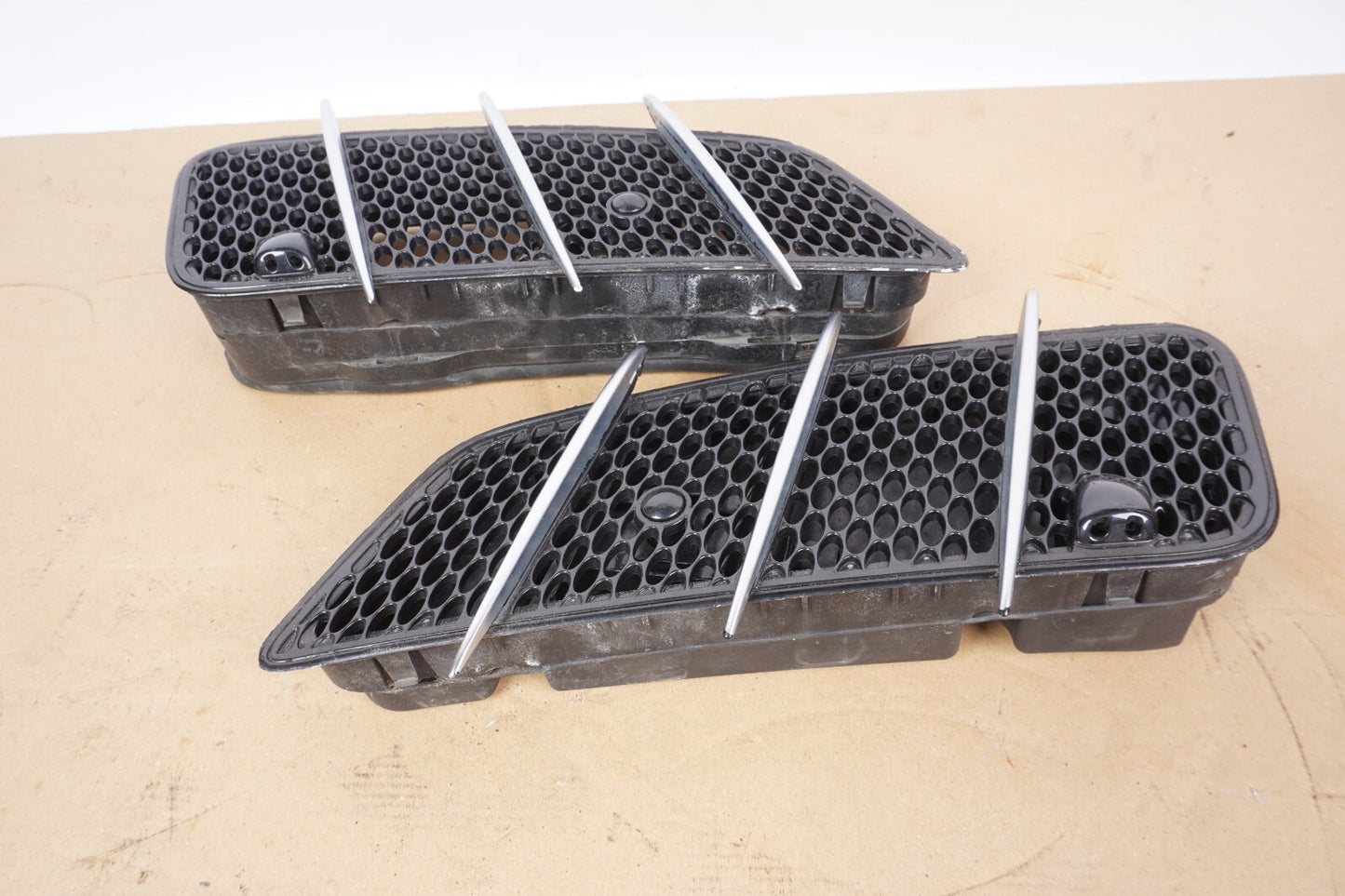 03-08 Mercedes R230 SL500 SL550 Hood Vent Grille Grill Left & Right OEM
