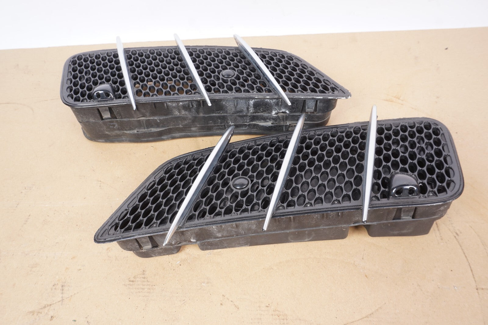 03-08 Mercedes R230 SL500 SL550 Hood Vent Grille Grill Left & Right OEM