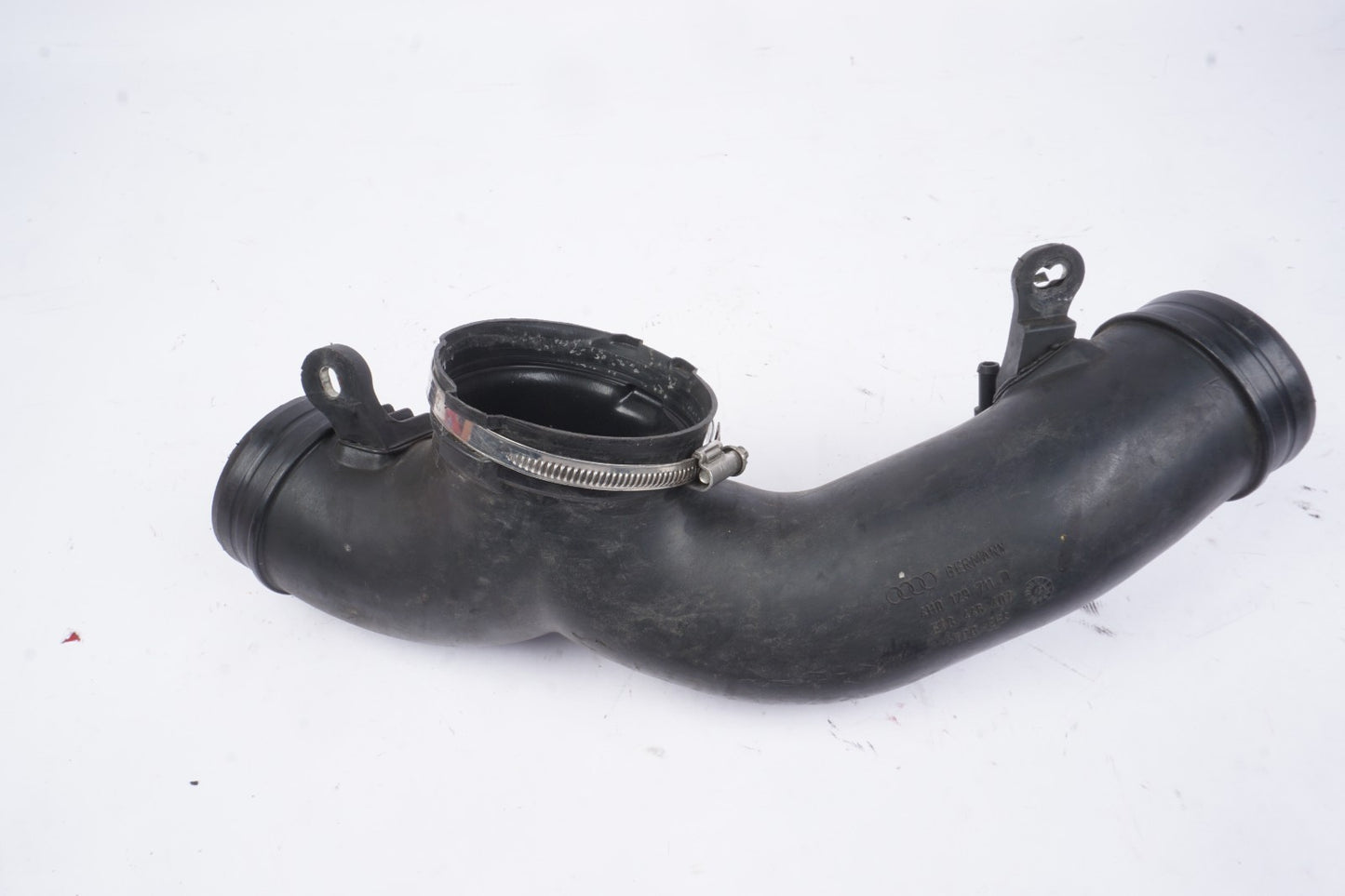 2011 - 2012 Audi A8 Quattro Center Air Intake Hose Tube Suction Pipe OEM