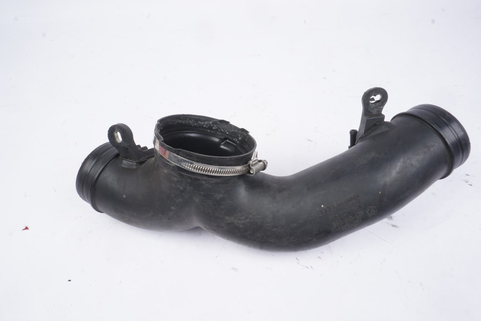 2011 - 2012 Audi A8 Quattro Center Air Intake Hose Tube Suction Pipe OEM