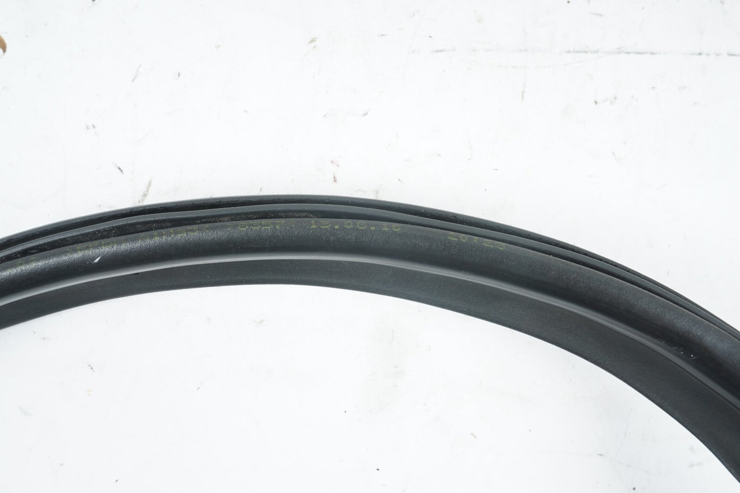 10 - 16 PORSCHE PANAMERA REAR TRUNK HATCH TAILGATE WEATHERSTRIP SEAL OEM
