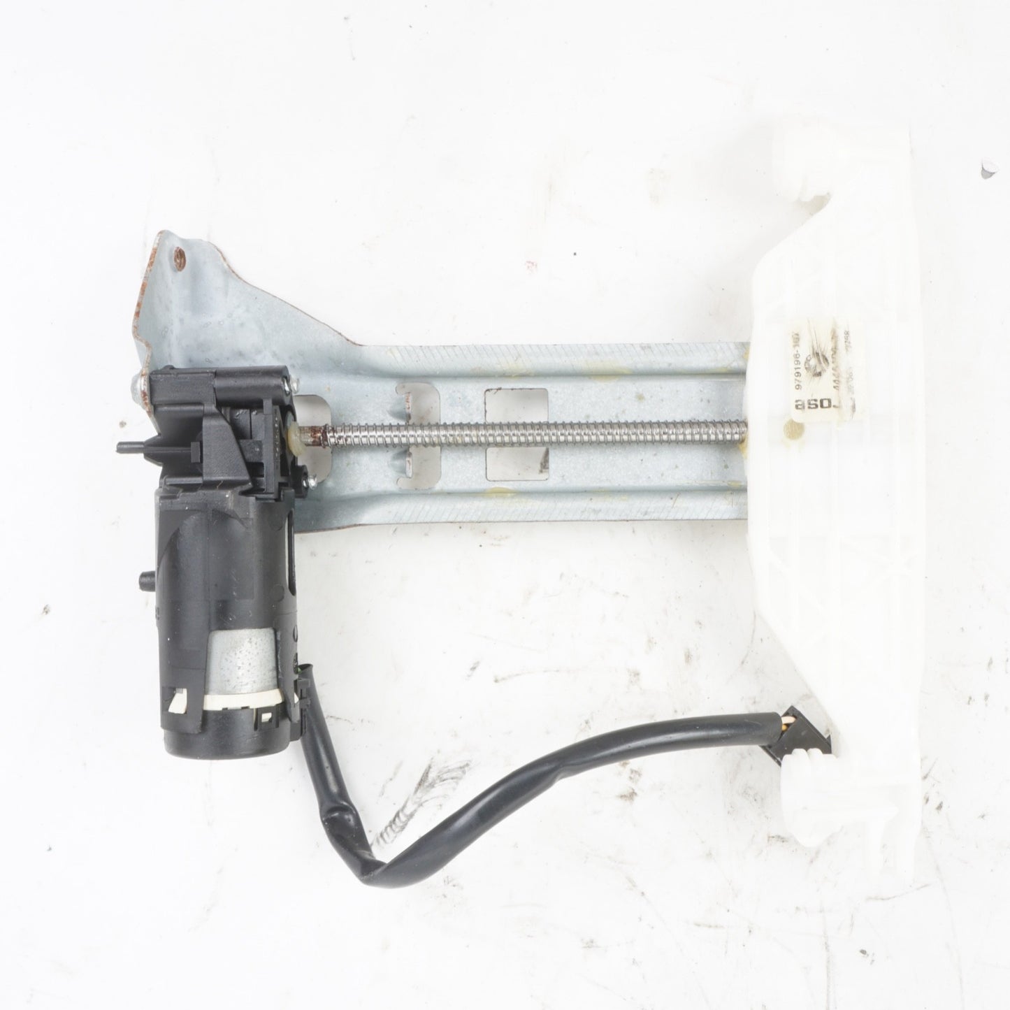 2011 - 2016 BMW 650i F10 FRONT RIGHT SIDE SEAT HEADREST ADJUST MOTOR OEM