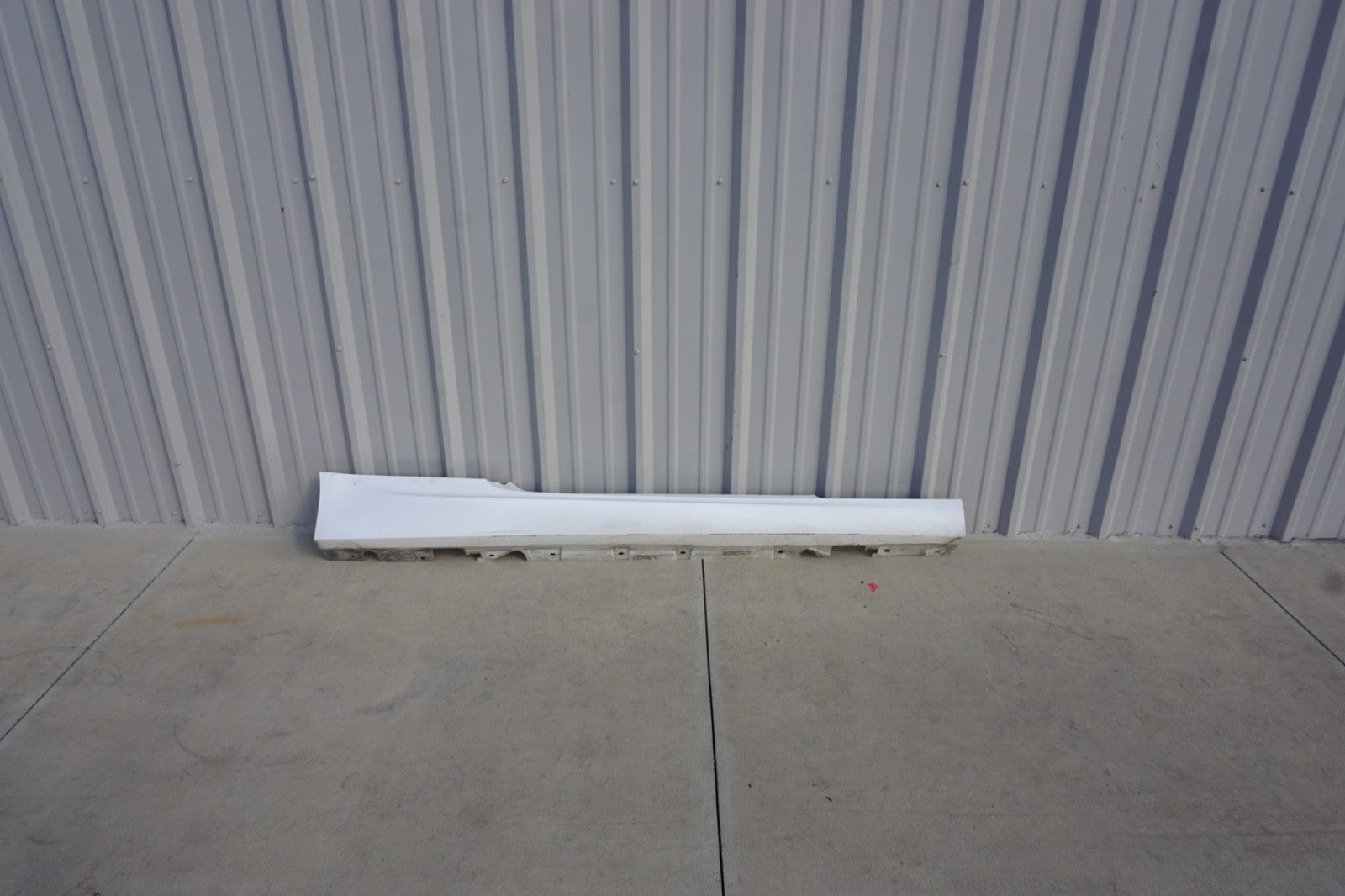 07 - 13 BMW 328i 335i Convertible Coupe Right Rocker Panel Skirt Molding OEM
