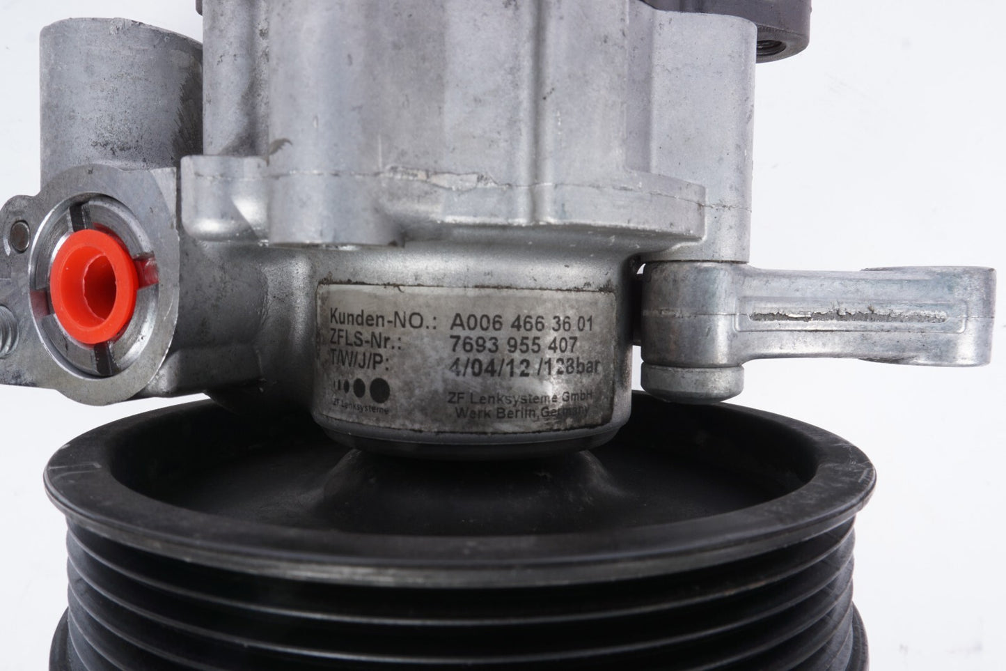 12-14 Mercedes W204 C250 M271 Power Steering Pump 0064663601 OEM
