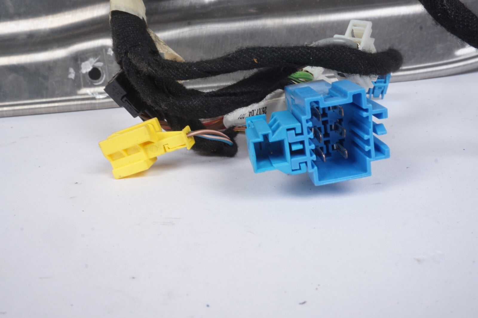 2007-2013 MERCEDES S550 W221 FRONT PASSENGER DOOR WINDOW REGULATOR & CARRIER OEM
