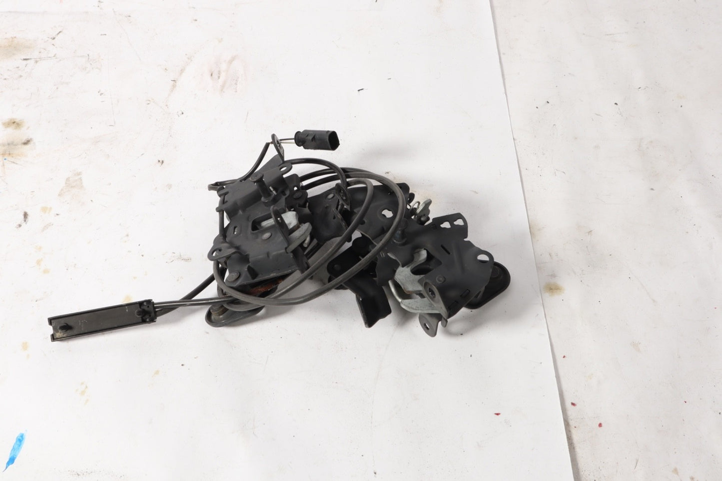 2012 - 2018 BMW 650i F12 LEFT NAD RIGHT FRONT HOOD LOCK LATCH OEM